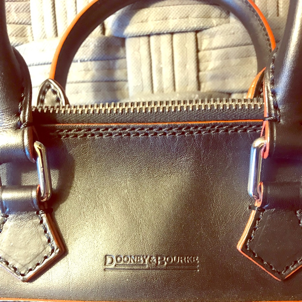 Small Dooney & Bourke purse